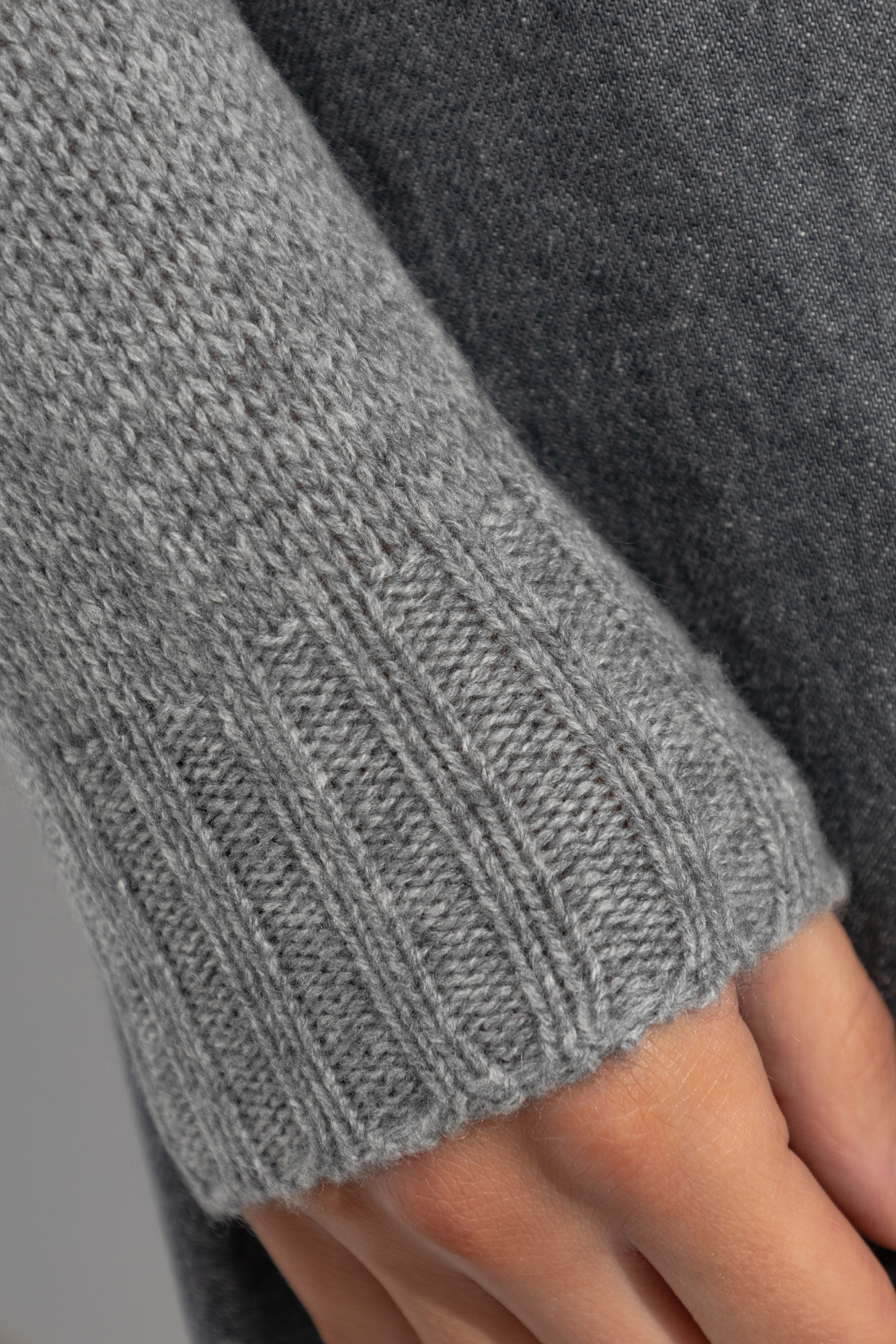 ファビアナフィリップFABIANO FILIPPI ニットグレー42/S Fabiana Filippi Sequined Knit Cardigan in Ash Grey
